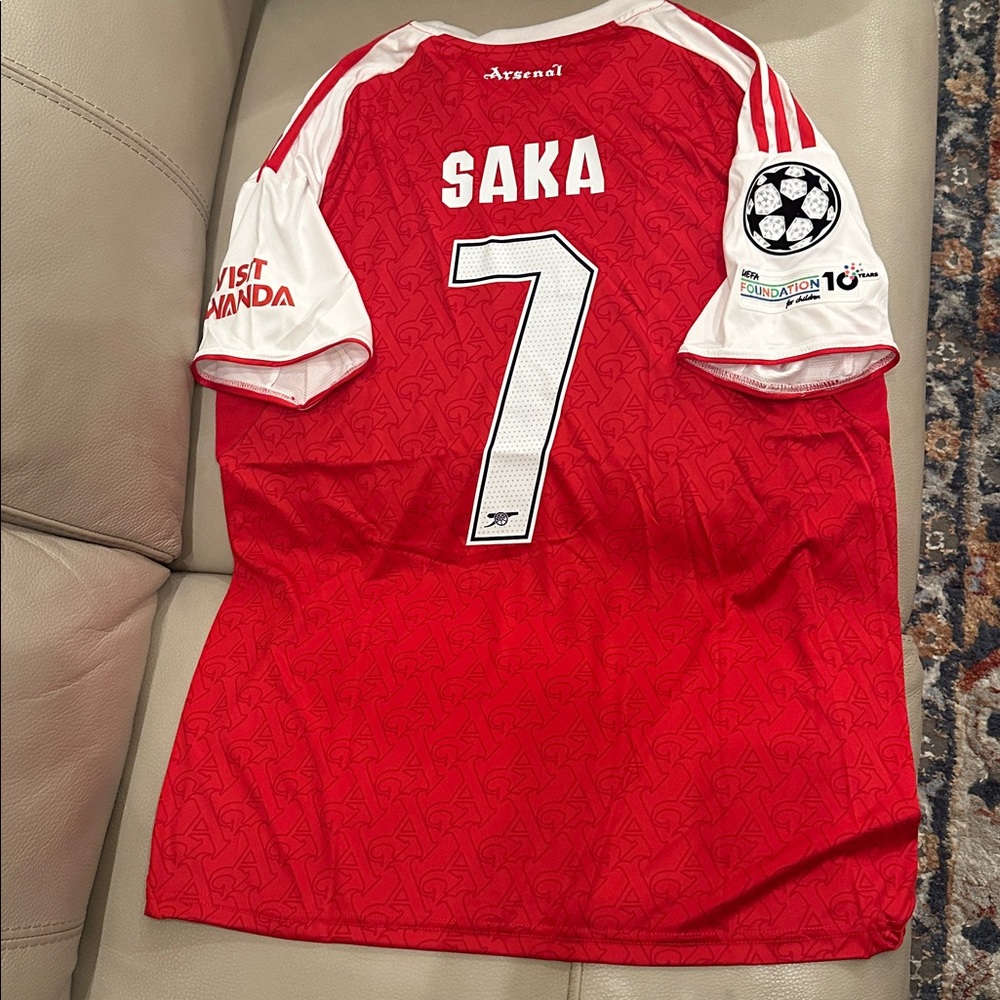 Arsenal F.C. 2025/26  Home   Soccer Jersey Size Fits  Large/XL slim Fit SAKA #7